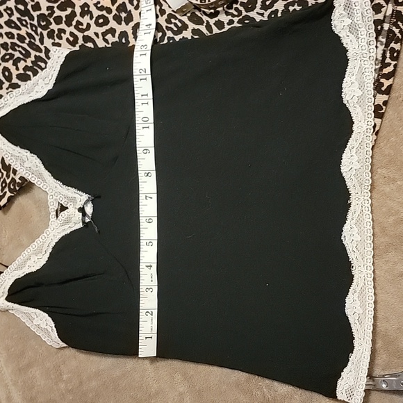 Bundle of tops in Medium - Picture 2 of 6